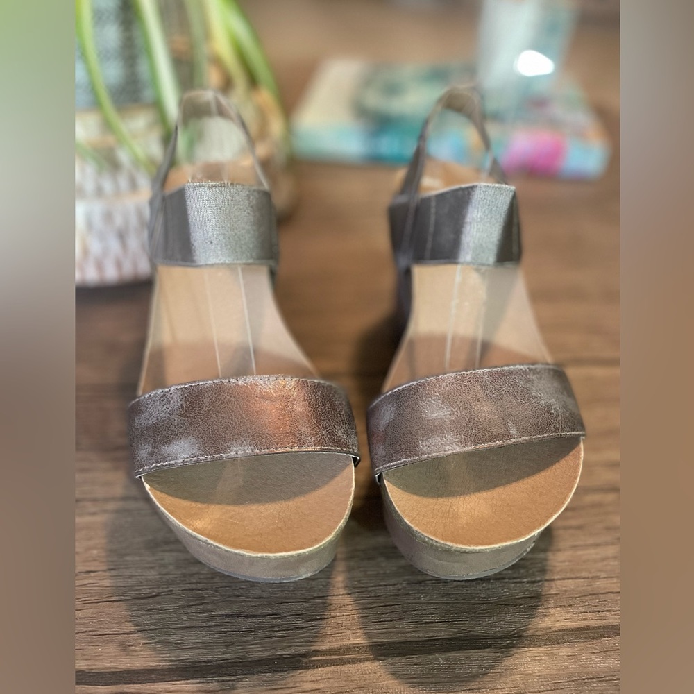 Corky’s lightweight, metallic wedges